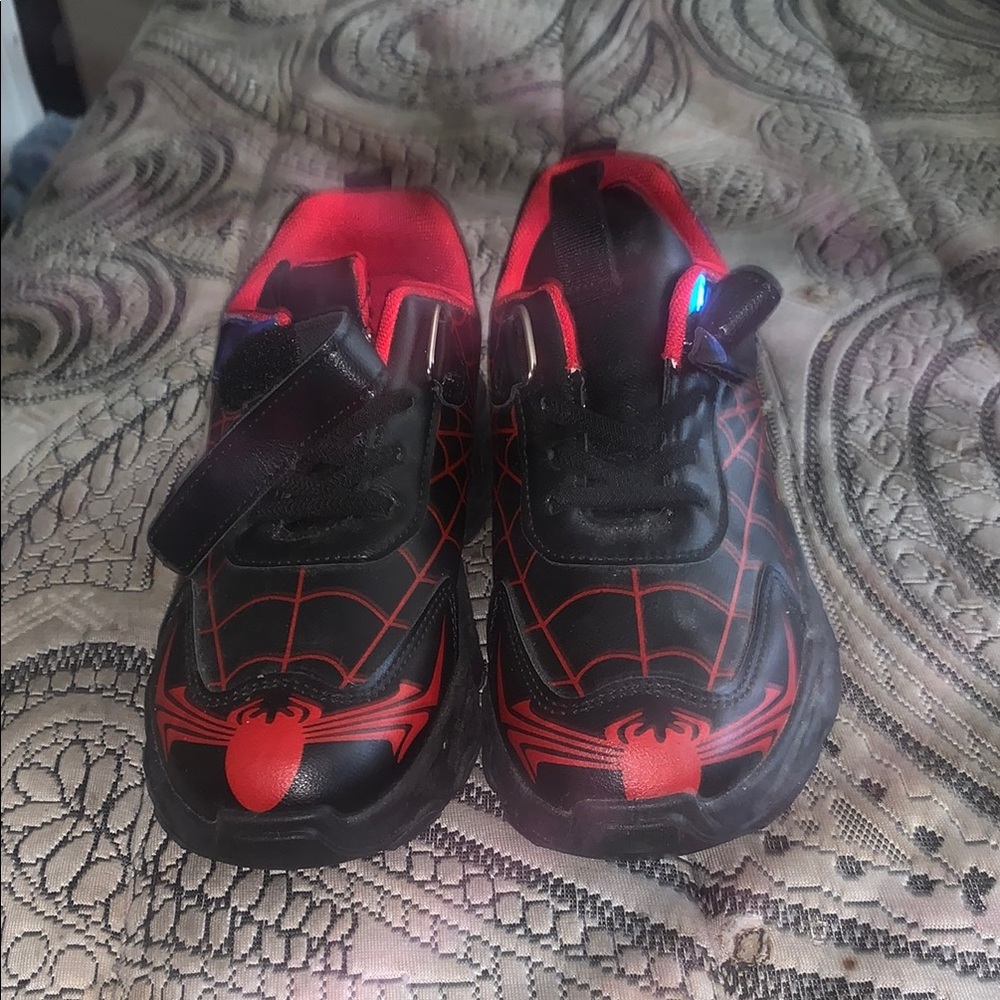 Dynamic Black and Red Sneakers with Breathable Mesh